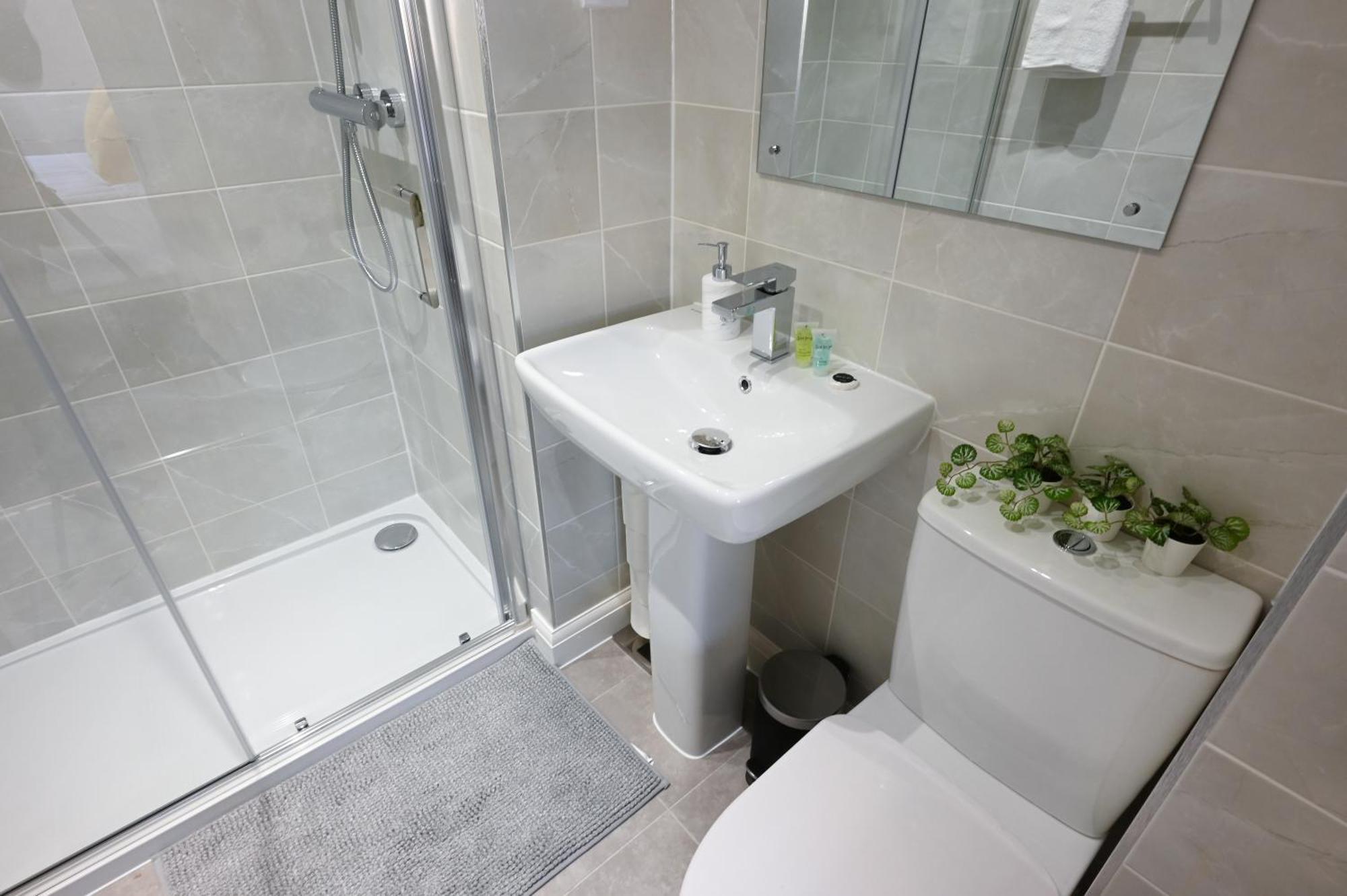 Luxury 4 Bed House With Gated Parking In The Heart Of Birmingham! Apartment Exterior photo